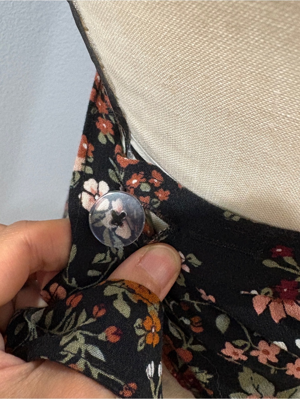 Abercrombie & Fitch Floral Ruffle Wrap Skirt XS Button Closure Tie side - Picture 5 of 13
